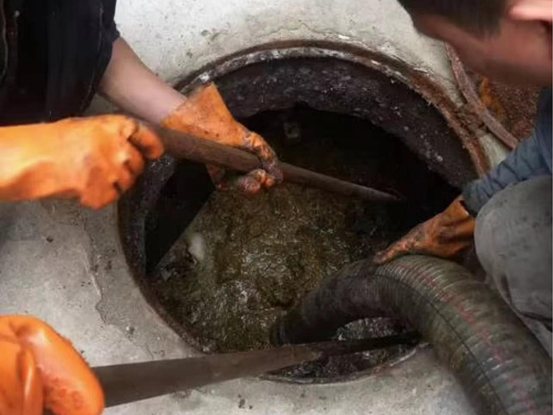 衢江清理化粪池时如何避免沼气的危害？